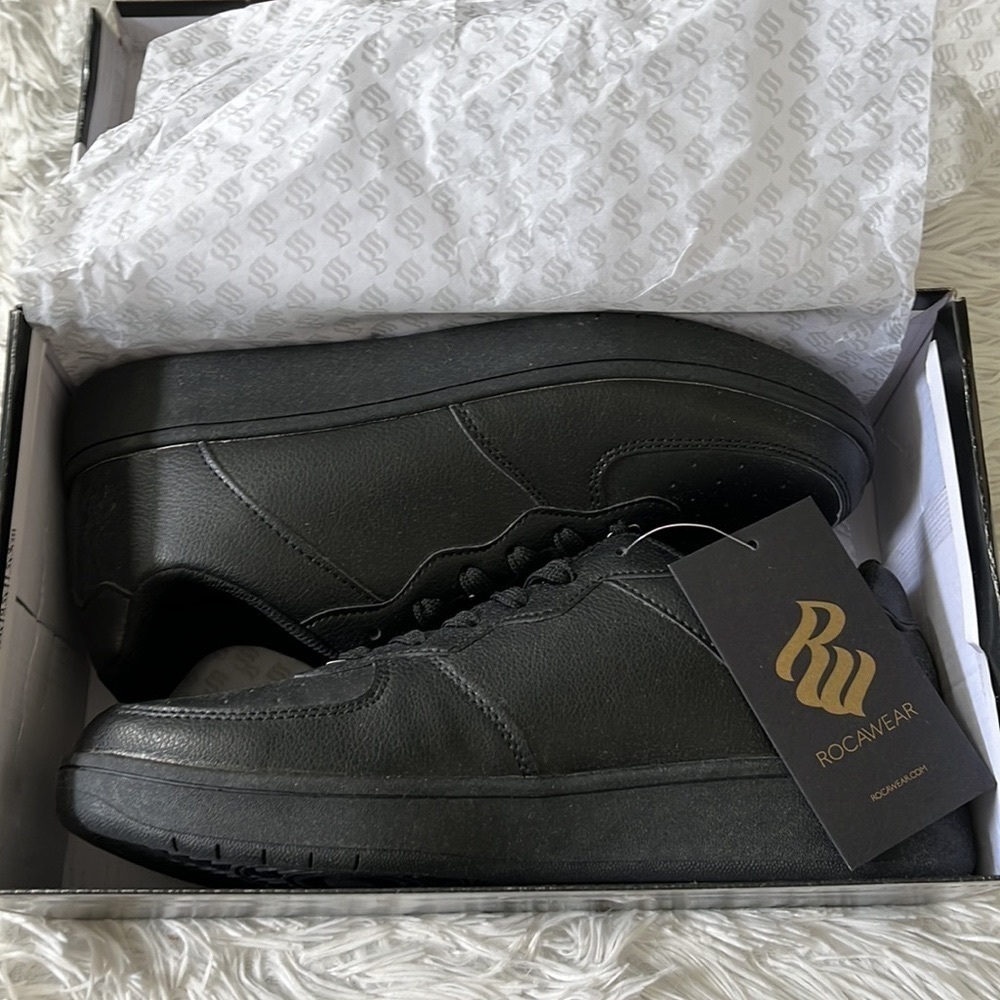 Nwob Rocawear Boys Hugh Low Top Fashion Sneaker in black size 10.5
